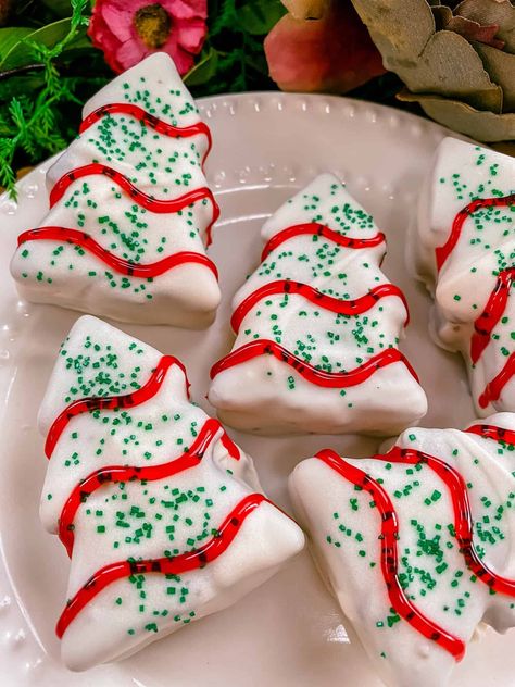 Gluten-free & Dairy-free Copycat Little Debbie Christmas Tree Cakes - Hope and Hummus Little Debbie Gluten Free, Gluten Free Little Debbie Christmas Tree Cakes, Christmas Cookies Vegan Gluten Free, Gluten Free Dairy Free Sugar Free Christmas Desserts, Gluten Dairy Free Christmas Desserts, Gluten Free Christmas Tree Cakes, Vegan Gluten Free Desserts Christmas, Gluten Free Dairy Free Christmas Recipes, Dairy Free Cookies Christmas