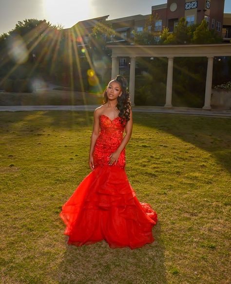 Prom Poses Single Black, Prom Poses Black Women, Prom Pictures Black People, Prom Photoshoot Ideas Single, Prom Poses Single, Solo Prom Poses, Baddie Prom, Prom Shoot, Prom Pictures Couples Black