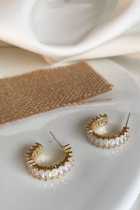 Elegant Earrings Classy, Old Money Jewelry, Money Jewelry, Money Girl, Sweet Jewelry, Hoop Earrings Style, Gold Jewelry Stores, Old Money Style, Classy Jewelry