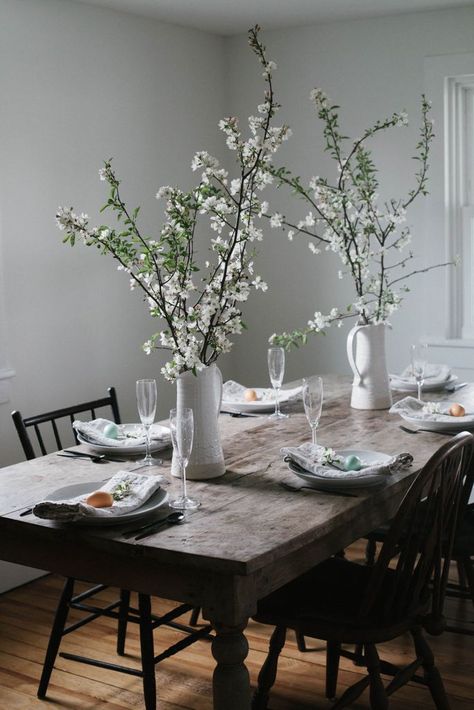 A Daily Something | Gatherings | A Simple Easter Table & Brunch Menu Easter Brunch Table Setting, Brunch Table Setting, Easter Brunch Table, Rustic Dining Room Table, Spring Table Decor, Gathering Table, Easter Table Settings, Deco Nature, Rustic Dining Room