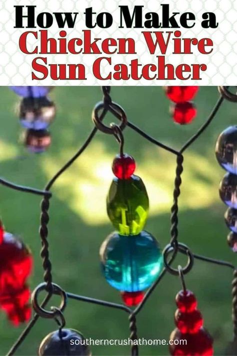 Sun Catcher Ideas, Wire Sun Catcher, Wire Sun, Chicken Wire Art, Carillons Diy, Chicken Wire Crafts, Crystal Suncatchers Diy, Suncatcher Diy, Glass Bead Crafts