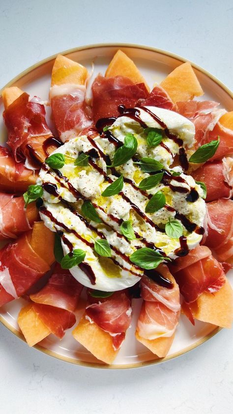 Melon Wrapped In Prosciutto, Melon Prosciutto Burrata, Prosciutto Wrapped Cantaloupe, Procuitto And Melon, Melon Prosciutto Appetizer, Rockmelon And Prosciutto, Melon With Prosciutto, Prociutto Appetizers Melon, Prosciutto And Melon Appetizers