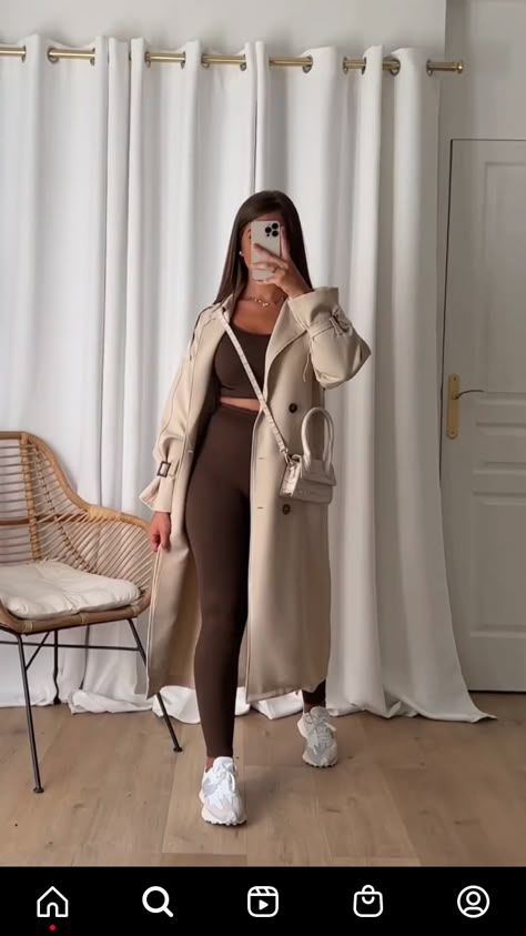 Cream Jacket Outfit, New Balance Outfits, Winter And Fall Outfits, Spring Autumn Outfits, European Outfits, 2023 Outfit Ideas, London Outfits, Winter Jacket Outfits, Leggings Outfit Winter