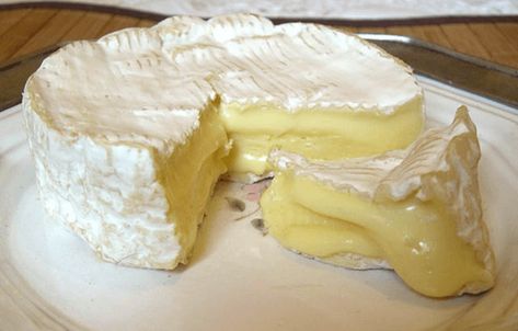 Camembert Recipes, Cheese At Home, Queso Cheese, Wine Pairings, Food Coma, Soft Cheese, How To Make Cheese, Yummy Appetizers, Cheese Recipes