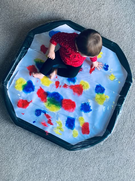 Nursery Room Activities Childcare, Infant Tuff Tray Ideas, 0 2 Experiences Childcare, Toddler Room Nursery Eyfs, Sensory Tuff Tray Ideas For Babies, Eyfs Baby Room Activities, Tuff Tray Ideas Babies, Baby Room Activities Eyfs, Nursery Activities For Under 2s