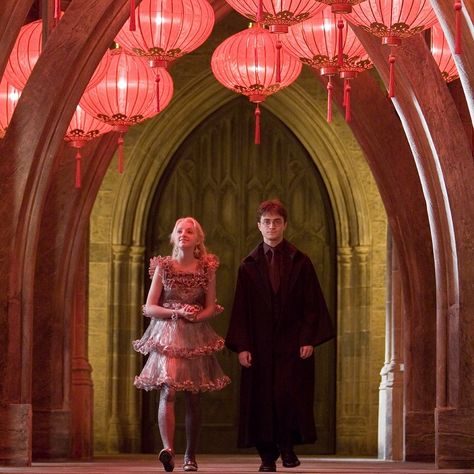 Luna And Harry, Harry Potter Luna Lovegood, Harry Potter Ron, Hogwarts Aesthetic, Harry Potter Actors, Sleep Walking, Harry Potter Cast, Harry Potter Aesthetic, Luna Lovegood