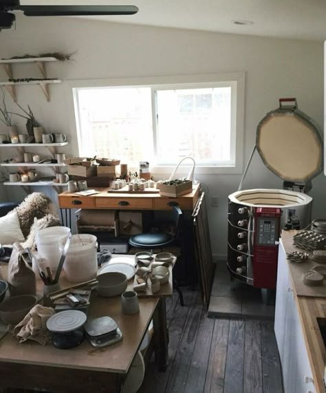 Pottery Room, Home Pottery Studio, Pottery Studio Ideas, Pottery Shed, Home Pottery, Studio At Home, Art Studio Space, Art Studio Room, Casa Country