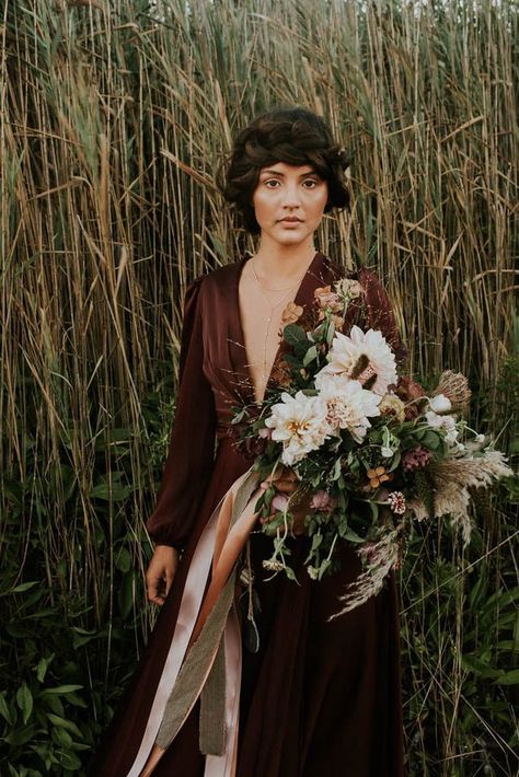 this-beachy-bridal-inspiration-has-a-moody-romantic-twist-allison-markova-photography-41-600x899 Moody Bouquet, Wedding Photography Styles, Brown Wedding, Moody Wedding, White Gown, Wedding Inspiration Fall, Wedding Boho, Bouquet Ideas, Bridal Shoot