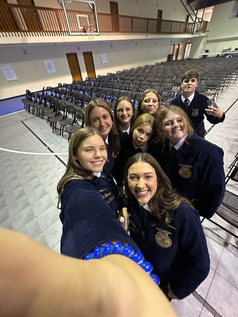 4-h Aesthetic, Ffa Officer Pictures Ideas, Ffa Backgrounds, Ffa Official Dress, Ffa Aesthetic, Ffa Officer Pictures, Ffa Officer Team Pictures, Ffa Creed, Ffa Pictures