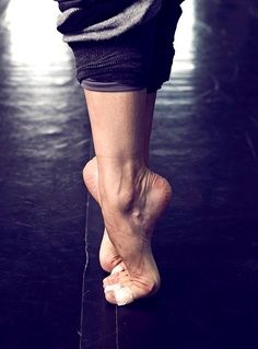 I want high arches like her! Isadora Duncan, Highland Dance, Ballet Inspiration, Ballet Barre, Dance Like No One Is Watching, Dance It Out, Shall We Dance, Ballet Photography, Ballet Class