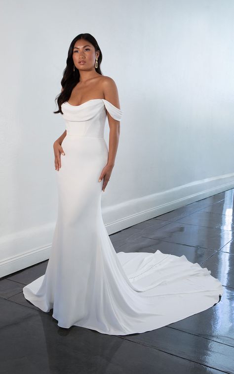 Martina Liana Wedding Dress, Column Wedding Dress, Off Shoulder Wedding Dress, Plus Size Wedding Gowns, Classy Wedding Dress, Kleinfeld Bridal, Dream Wedding Ideas Dresses, Classy Wedding, Wedding Dress Couture