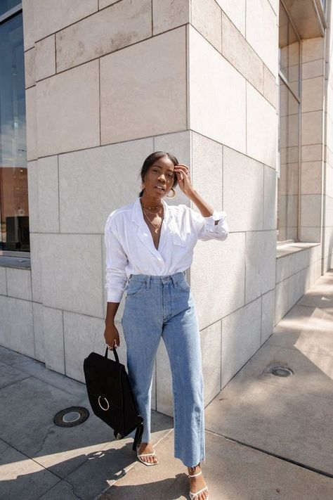 What Jeans Are In Style 2024? Stay Ahead of the Curve — No Time For Style Basics Outfit, Moda Over 40, Mode Ab 50, Popular Jeans, Straight Leg Jeans Outfits, Casual Elegant Style, Style Inspiration Edgy, Jeans Trend, Jeans Outfit Summer