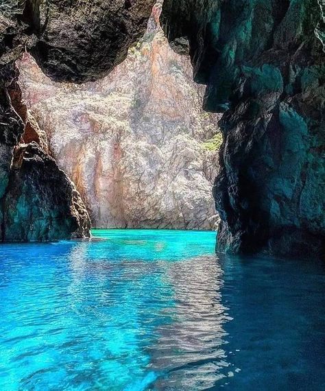 "Mi piace": 0, commenti: 0 - Corrado Delunas (@corradodelunas) su Instagram: "...buongiorno Sardegna buongiorno Mondo buongiorno Vita!" Blue Cave, Beautiful Beaches Paradise, Summer Beach Pictures, Sardinia Italy, Ocean Pictures, Holiday Places, Destination Voyage, Cool Pictures Of Nature, Beautiful Backgrounds