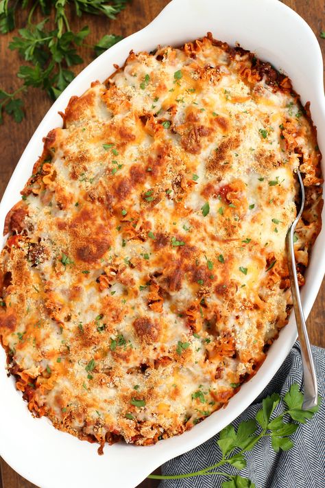 Italian Dinner Recipes For Family, Lasagna Hotdish, Easy Italian Dinner Recipes, Spicy Lasagna, Italian Dinner Ideas, Casserole Pasta, Pasta Spicy, Easy Italian Dinner, Dinner Ideas For Family