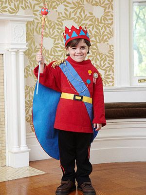 King costume that I made for Parents Magazine (2011) Toddler Prince Costume, Prince Costume For Kids, King Costume For Kids, Diy Fantasia, Crafts Homemade, Prince Costume, King Costume, Stitch Witchery, Felt Crown