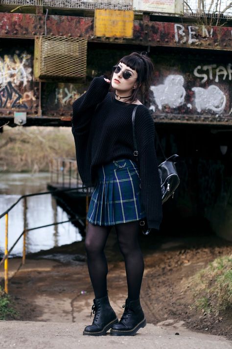 Black Chunky Boots Outfit Tights, Pleated Tartan Skirt Outfit, Pleated Skirt With Combat Boots, Plaid Skirt Combat Boots, Alt Style Women, Smart Alternative Outfit, Alternative Fashion For Work, Lazy Punk Outfits, Blue Tartan Skirt Outfit