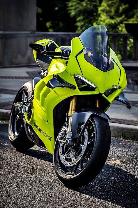 Yellow Green Color Ducati Panigale V4 Superbike Ducati Models, Ducati Motorbike, Ducati Supersport, Xe Ducati, Ducati Panigale V4, Moto Ducati, Panigale V4, Kawasaki Bikes, Yamaha Bikes