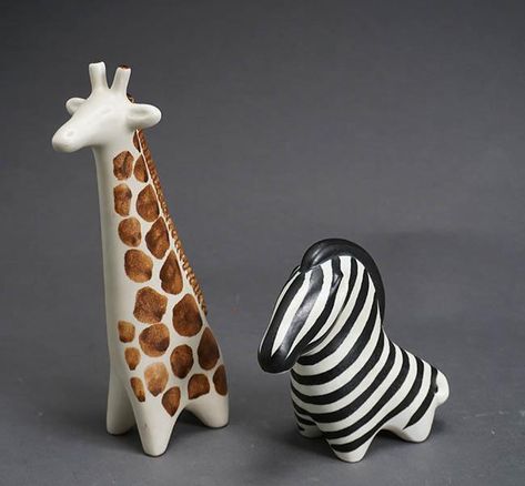 Lot - Taisto Kaasinen for Arabia Art Pottery Zebra and Giraffe Giraffe Ceramic Sculpture, Clay Giraffe Sculpture, Giraffe Ceramics, Giraffe Pottery, Pottery Giraffe, Clay Giraffe, Animal Pottery, Animals Sculpture, Clay Art For Kids