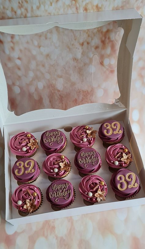 24th Birthday Cupcake Ideas, 35th Birthday Cupcake Ideas, Cupcakes For Birthday Woman, Birthday Cupcakes Ideas Aesthetic, Cupcakes For Women Birthday, Small Cake Ideas Birthdays Women, 32nd Birthday Cake For Women, 32 Birthday Party Ideas For Women, Cupcake 30th Birthday