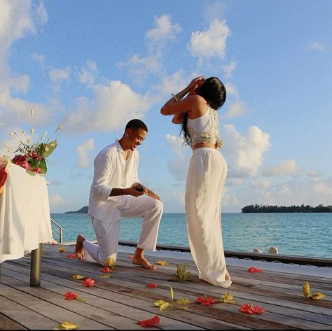 Isaiah Simmons, Wedding Proposal Ideas Engagement, Sims 4 Couple Poses, Proposal Pictures, Propose Day, Beach Proposal, Black Couple, Wedding Proposals, Black Couples Goals