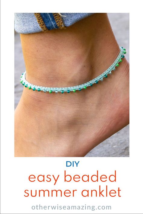 Diy Seed Bead Ankle Bracelets, Seed Bead Anklet Patterns, Macrame Ankle Bracelet, Friendship Anklets Diy, Seed Bead Anklet Diy Bracelet Patterns, Homemade Ankle Bracelets, Seed Bead Anklet Diy, Diy Ankle Bracelets Tutorials, Macrame Jewelry Step By Step