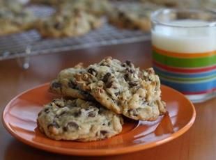 Coconut Pecan Chocolate Chip Cookies Pecan Coconut Cookies, Chocolate Chip Cookies Healthy, Church Desserts, Pecan Chocolate Chip Cookies, Coconut Pecan Cookies, Coconut Cookies Recipes, Coconut Chocolate Chip Cookies, Pecan Chocolate, Sugar Cookie Recipes