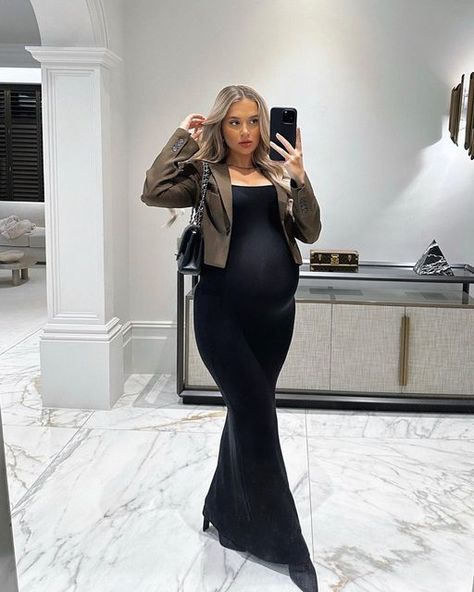 Tommy Fury, Fall Maternity Outfits, Winter Maternity Outfits, Tight Black Dress, Pretty Pregnant, Mommy Outfits, Winter Maternity, Pregnancy Looks, Pregnancy Wardrobe