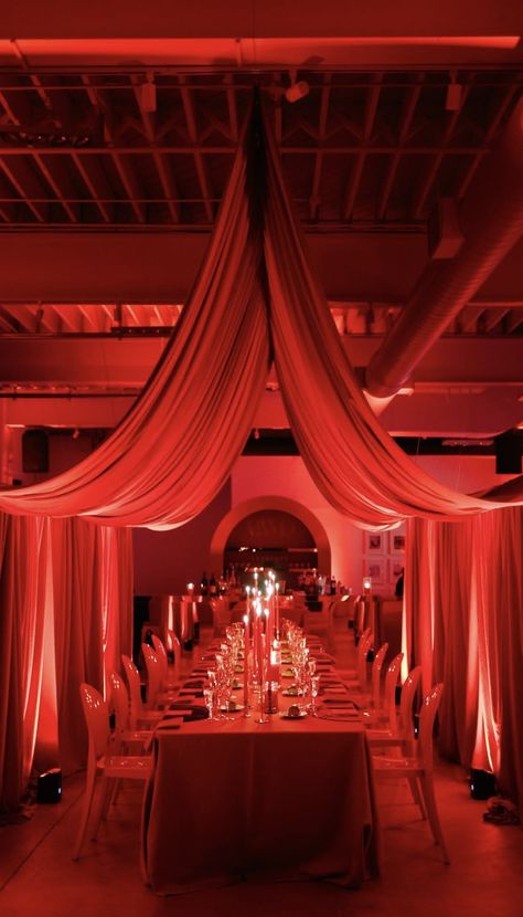 Extravagant Party Decor, Draping Fabric From Ceiling, Burlesque Party Decorations, Draping Wedding Reception, Photozone Ideas, Cartier Event, Spooky Dinner, Red Drapes, Luxury Wedding Decor