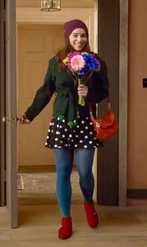 Love the outfits from Me Before You #mebeforeyou Clark Outfit, Emilia Clarke Style, Colored Tights Outfit, Quirky Fashion, Movies Outfit, Emilia Clarke, Inspired Outfits, Costume Outfits, Costume Design