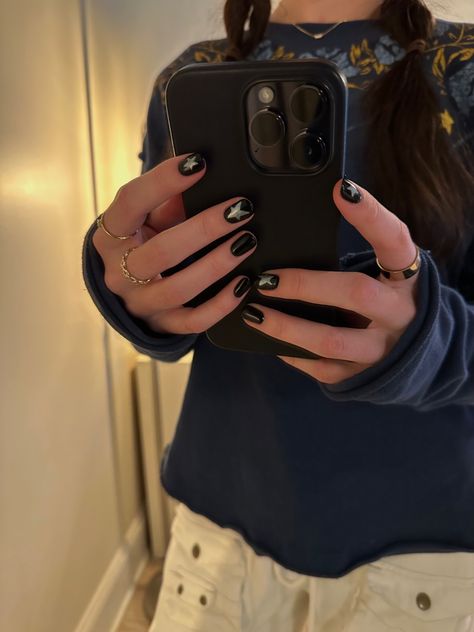 https://liketk.it/40b1F Small Black Nail Design, Gel Nails Ideas Short Design, Short Black Nails With Stars, Black Gradient Nails Short, Black Nails Ring Finger Design, Silver Nails With Black, Black Star Gel Nails, Black Nail Stars, Black Acrylic Nails Stars