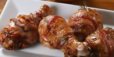 Bbq Bacon Chicken, Bbq Drumsticks, Bbq Wings Recipe, Honey Bbq Wings, Bbq Chicken Legs, Bacon Chicken, Bbq Wings, Drumstick Recipes, Chicken Drumstick Recipes