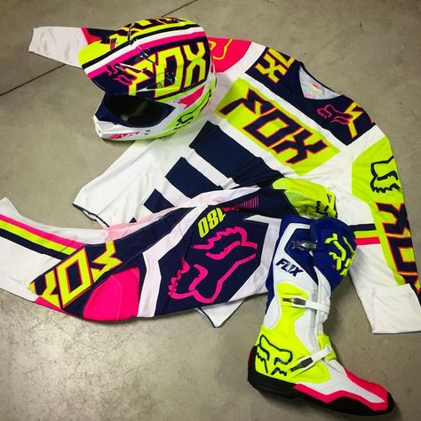 Fox Dirt Bike Gear, Dirt Bike Riding Gear, Bike Outfit, Motocross Girls, Fox Racing Clothing, Dirt Bike Helmets, Dirt Bike Gear, Bike Outfits, Nitro Circus