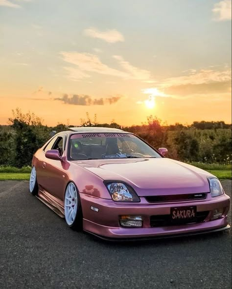 Old Jdm Cars, Old Honda Civic, Volkswagen Beetle Decor, Honda Prelude 5th, 90s Japanese Cars, 2001 Honda Prelude, Slammed Cars, Jdm Honda, Car Deco