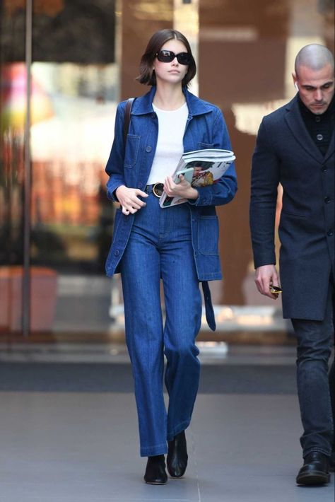 February 22nd 2020, Kaia Gerber in Milan. What denim is Kaia Gerber wearing on her outfits? Let’s find out! —- Kaia Gerber street style —- celebrity style —- Kaia Gerber style Kaia Gerber Street Style, Street Style Denim, Kaia Gerber Style, Outfit Looks, Bella Hadid Outfits, Denim Suit, Double Denim, Kaia Gerber, February 22