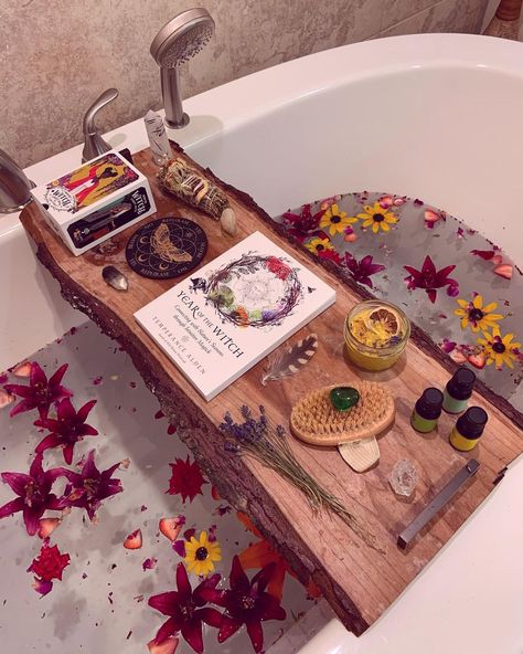 Spiritual Bathroom Decor, Relaxing Bath Ideas, Bath Self Care, Witch Bath, Bath Relaxing, Witchcraft Tarot, Bath Rituals, Spiritual Baths, Joshua Tree Airbnb