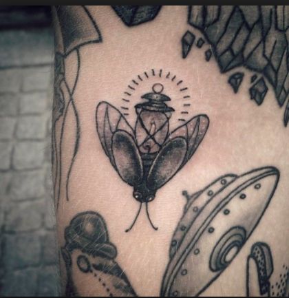 Firefly Tattoo, Lantern Tattoo, Tattoo Filler, Insect Tattoo, Bug Tattoo, Skin Art, Piercing Tattoo, Love Tattoos, Pretty Tattoos