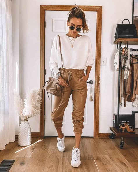 7 Ways to Wear Faux Leather Joggers This Summer - Karina Style Diaries How To Style Khaki Joggers Women, Beige Leather Joggers Outfit, What To Wear With Brown Joggers, Tan Leather Joggers Outfit, Jogger Pants Outfit Mujer, Brown Leather Joggers Outfit, How To Style Leather Joggers, Khaki Joggers Outfit, Khaki Joggers Outfit Women