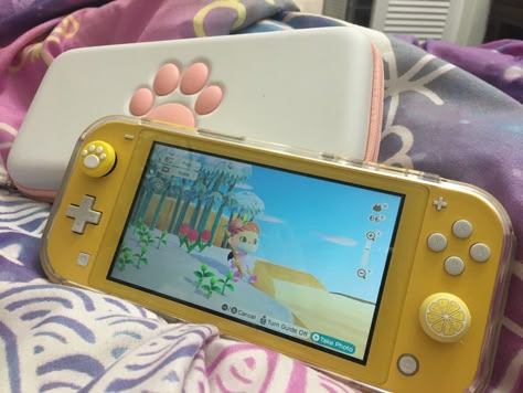 Nintendo Switch Lite Yellow Aesthetic, Yellow Gaming Aesthetic, Nintendo Switch Lite Yellow, Yellow Switch Lite Aesthetic, Nintendo Switch Yellow, Console Aesthetic, Switch Aesthetic, Nintendo Lite, Setup Gamer