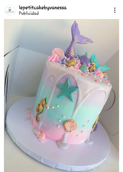 Rainbow Mermaid Cake, Simple Mermaid Birthday Cake, Unicorn Mermaid Cake, Mermaid Birthday Party Food, 6th Birthday Cakes, 1st Birthday Girl Decorations, Mermaid Birthday Party Decorations, Mermaid Theme Birthday Party, Mermaid Birthday Cakes