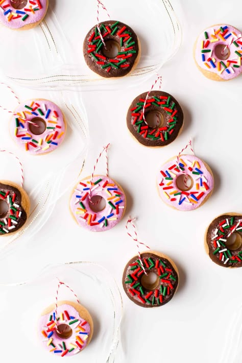 DIY Salt Dough Donut Ornaments #saltdough #saltdoughornaments #abeautifulmess Donut Diy, Diy Salt Dough, Salt Dough Decorations, Salt Dough Projects, How To Make Salt Dough, Salt Dough Christmas Ornaments, Donut Ornament, Salt Dough Crafts, Salt Dough Recipe