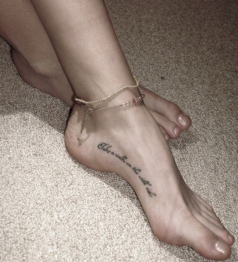 Foot Arch Tattoo, Side Of Foot Tattoo, Henna Finger Tattoo, Side Foot Tattoos, Memorial Tattoo Ideas, Ankle Tat, Cute Matching Tattoos, Beautiful Tattoos For Women, Doodle Tattoo