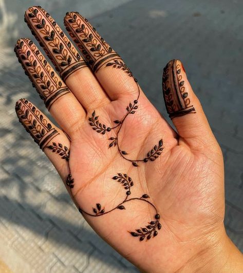 Palm Mehndi Design Simple, Palm Mehndi Design Unique, Palm Mehndi Design Simple Easy, Engagement Mehndi Design, Simple Henna Designs Hand, Front Hand Mehndi, Front Mehndi Design, Simple Mehendi Designs, Mehndi Designs For Kids