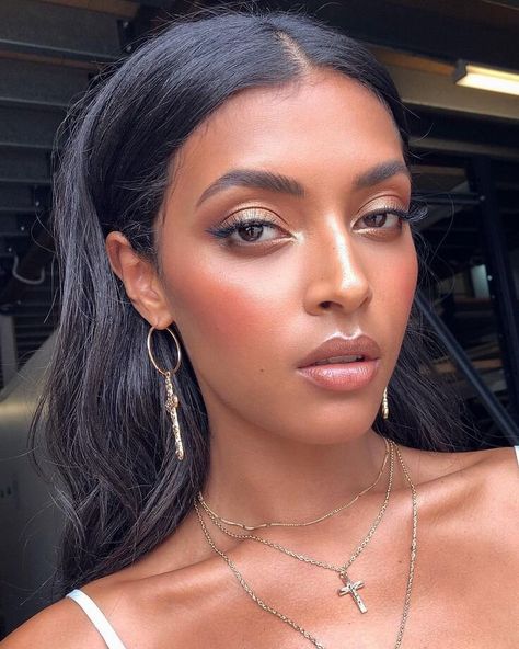 20 Natural Bronzed and Glowy Makeup Ideas for Brown Girls — Dear Dol Mekap Mata, Brown Girls Makeup, Makeup Tip, Bronze Makeup, Formal Makeup, Smink Inspiration, Glow Skin, Glowy Makeup, Dark Skin Makeup