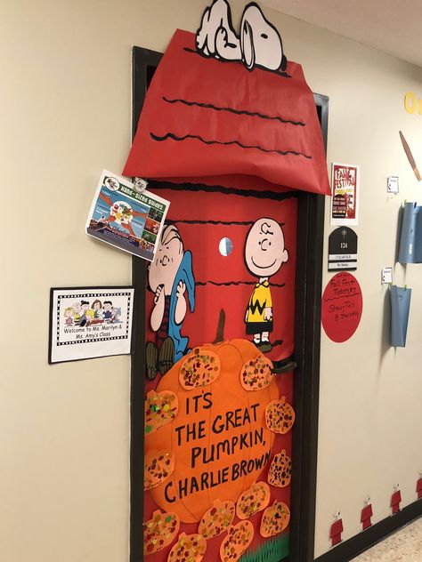 Fall 2018 Peanuts Thanksgiving Classroom Door, Door Decorations Office Halloween, Peanuts Fall Bulletin Board, Cute Halloween Classroom Door Ideas, Halloween Door Decorating Contest Classroom, Fall Door Decorating Contest, Halloween Office Door Decorating Contest, Fall Classroom Door Ideas, Halloween Door Contest