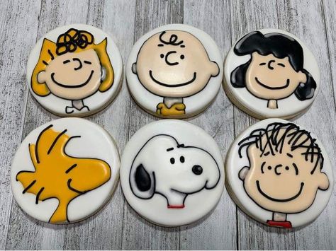 Charlie Brown Cookies Decorated, Peanuts Cookies Decorated, Snoopy Cookies Decorated, Snoopy Cake, Cartoon Cookie, Snoopy Party, Peanuts Party, Peanut Cookies, Snoopy Birthday