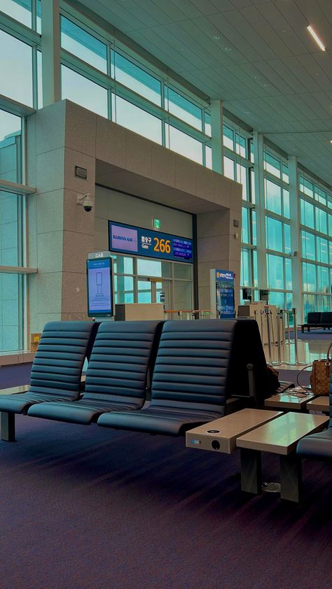 #airplane #korea #incheonairport #seoul #travel #aesthetic Seoul Travel, Incheon Airport, Incheon, Travel Aesthetic, Sun Lounger, Seoul, Outdoor Furniture, Outdoor Decor, Travel