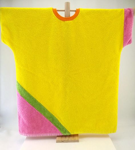 Swim Towel - ColourBlock - beach towel / bath towel / coverall towel / beach coverup / pool towel / IKEA hack / warm - by HedgePodge Beach Coverups, Swimming Bath, Bath Wrap, Swim Towel, Pool Towel, Big Shirt, Towel Beach, Swim Lessons, Summer Ideas