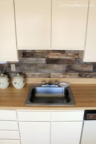 80's Kitchen Dilemma -- great ideas on this page Pallet Backsplash, Pallet Wood Backsplash, Diy Rustic Kitchen, Rustic Kitchen Backsplash, 80s Kitchen, Diy Kitchen Backsplash, Wood Backsplash, Diy Backsplash, Wood Pallet Projects