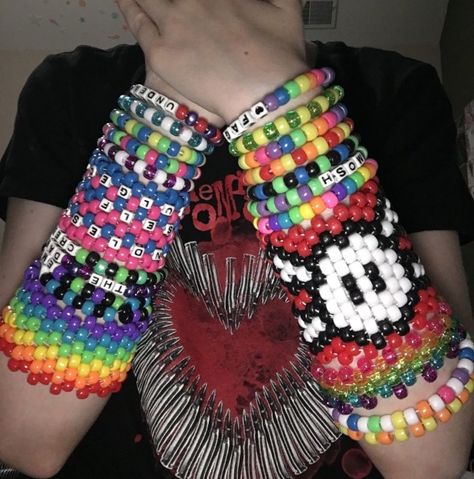 Scene Kandi, Emo Scene Outfits, Kandi Cuff Patterns, Diy Kandi Bracelets, Pony Bead Bracelets, Diy Kandi, Scene Girl, Kandi Kid, Scene Core