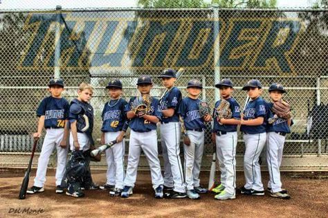 Ball Team Pictures, Group Baseball Pictures Boys, Individual Baseball Poses, Baseball Team Photoshoot, Baseball Team Photoshoot Ideas, Baseball Team Poses, Baseball Team Photo Ideas, Baseball Pictures Poses For Kids, Team Baseball Picture Ideas